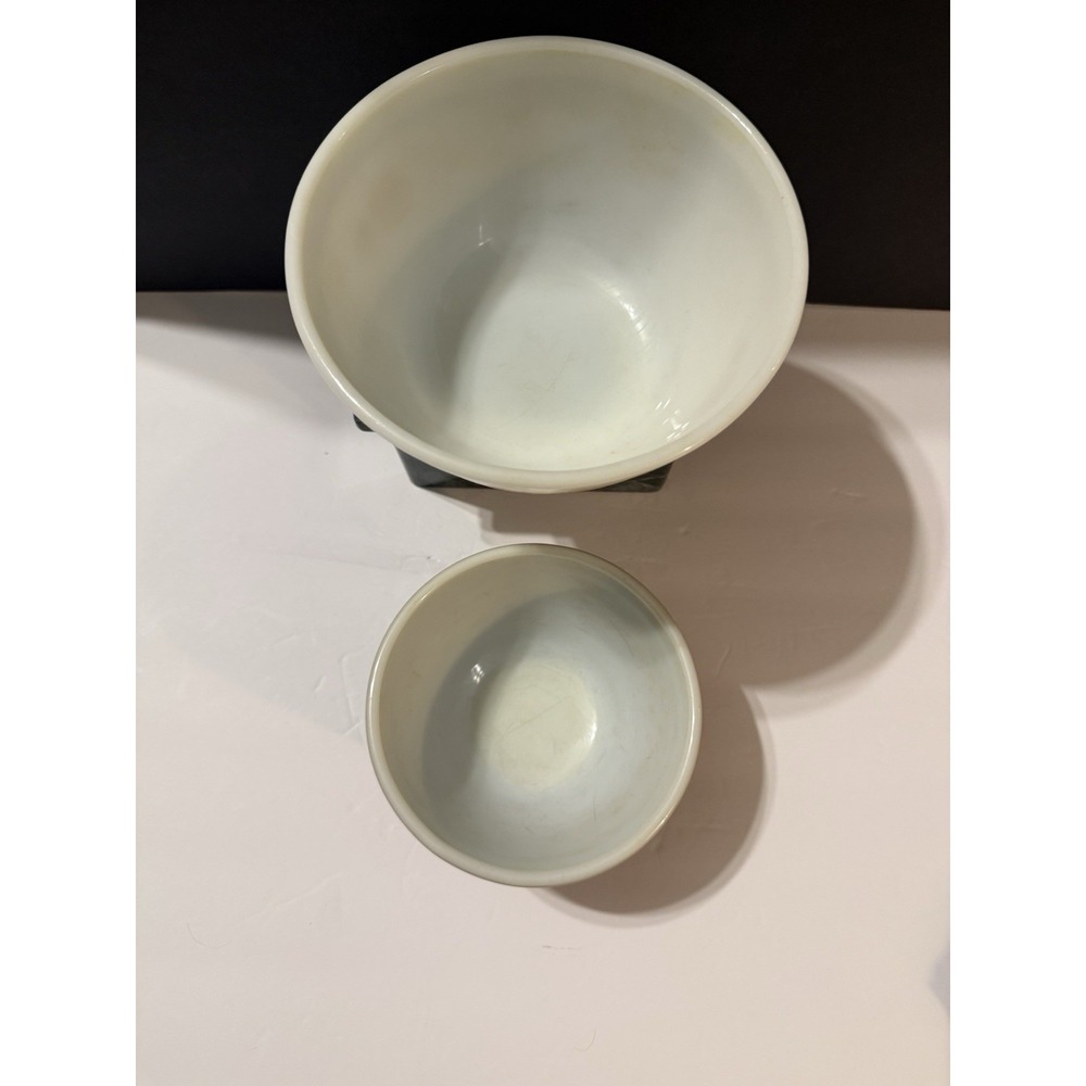 Vintage Pyrex Mixing Bowls – Set of 2 (401 & 402) - Picture 2 of 7